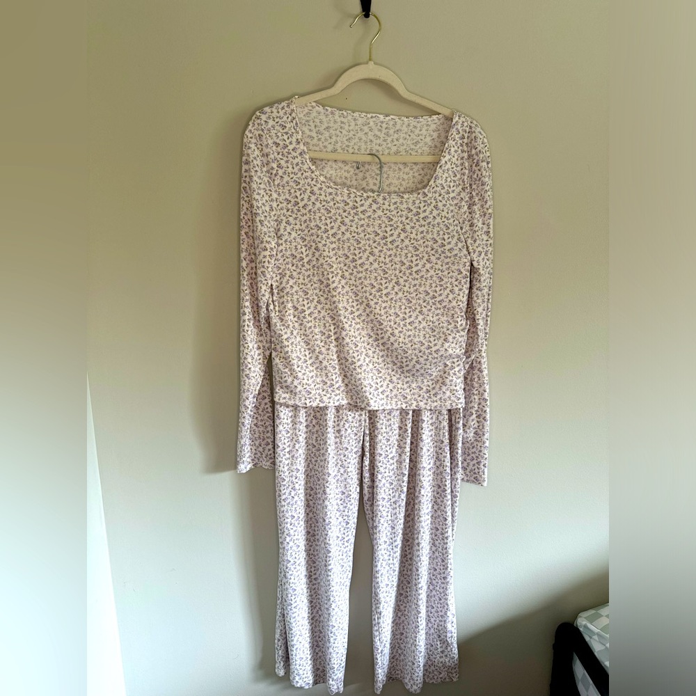 Hollister Purple and Cream Floral Pointelle Knit Pajama Set Size XL
